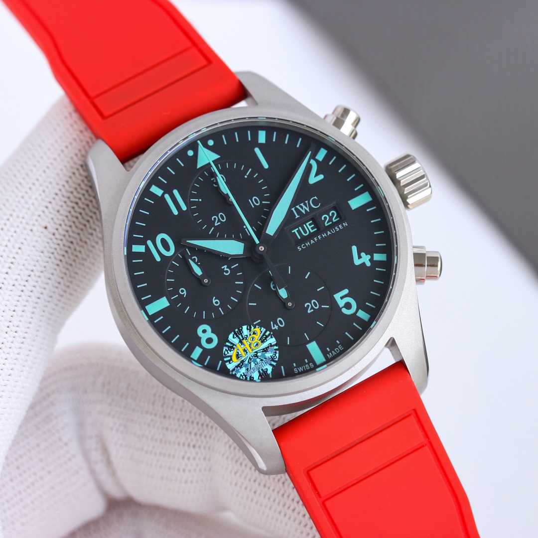 Uniform: 1900
TW New Product
IWC??AMG engineers join forces to be very cool
IWC Pilot new IW388108
1. The watch is treated with a sandblasted matte finish to achieve a titanium effect. The workmanship is mature, the lines are clear and three-dimensional, 