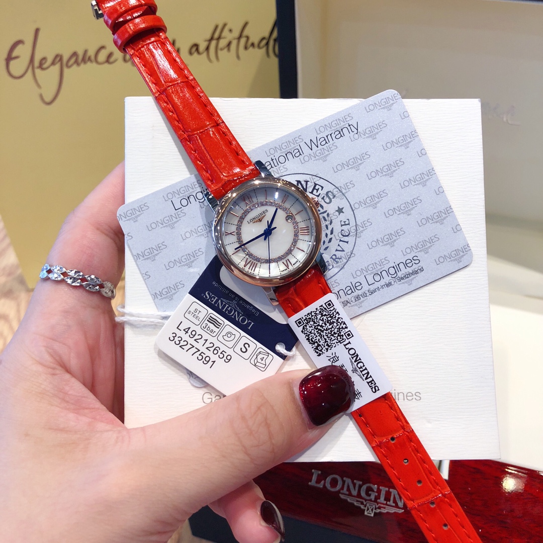 ?? 75
The LONGINES collection is simple and stylish, the best piece. Leather strap. Imported quartz movement, all-natural mother-of-pearl dial, paired with classic three-hand design, three-digit date and day display, double arch blue glass, original butte