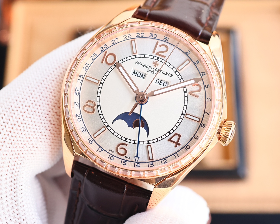 White 1600- Rose 1700. TW masterpiece - [VC Vacheron Constantin Fifty-SIX type - FIFTYSIX Full Calendar Series] watch
[Model] 4000E/000A-B548/B439/B438/B065
[Case] Dimensions: 40mm??12.8mm, truly in sync with the original. The screw-down crown and the dis