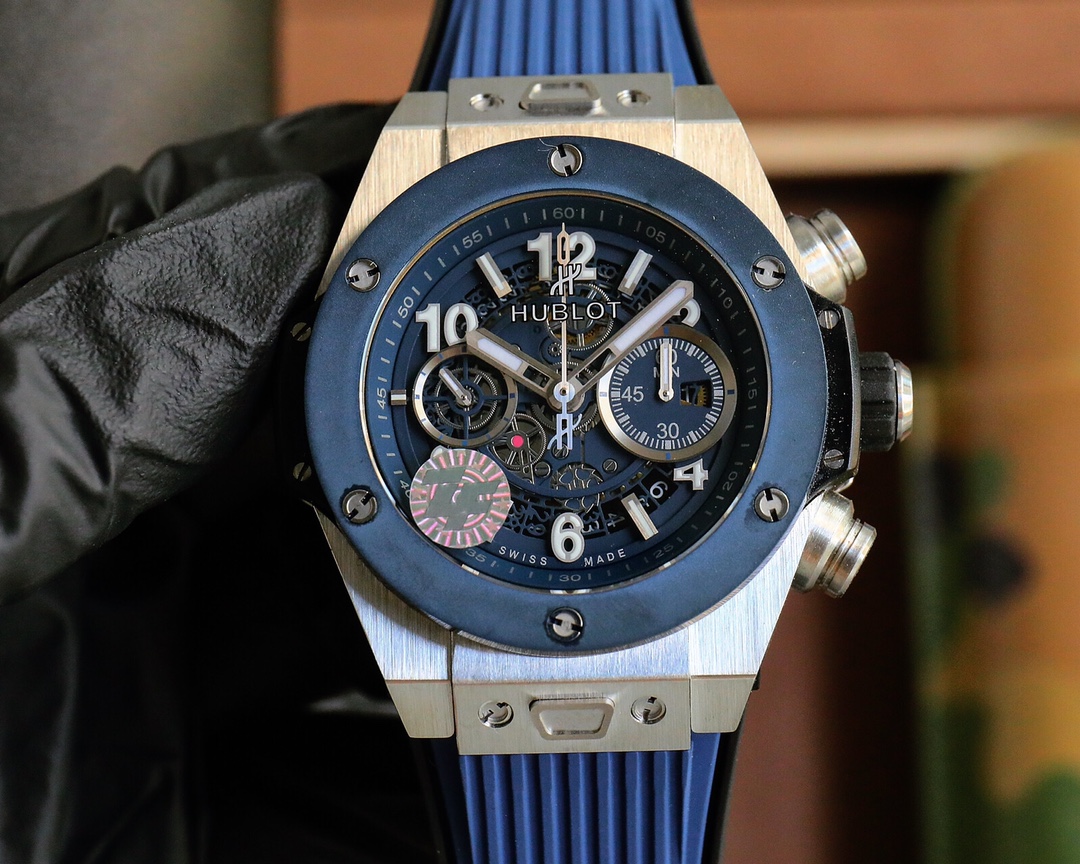 HUBLOT - Fearless and aggressive, abbreviated as "HUB" or "Hublot" BigBang Element Material Chronograph v2 version ? The case is made of imported 316 stainless steel material, the design is explosive ? Equipped with 7750 modified "HUB1242" automatic movem