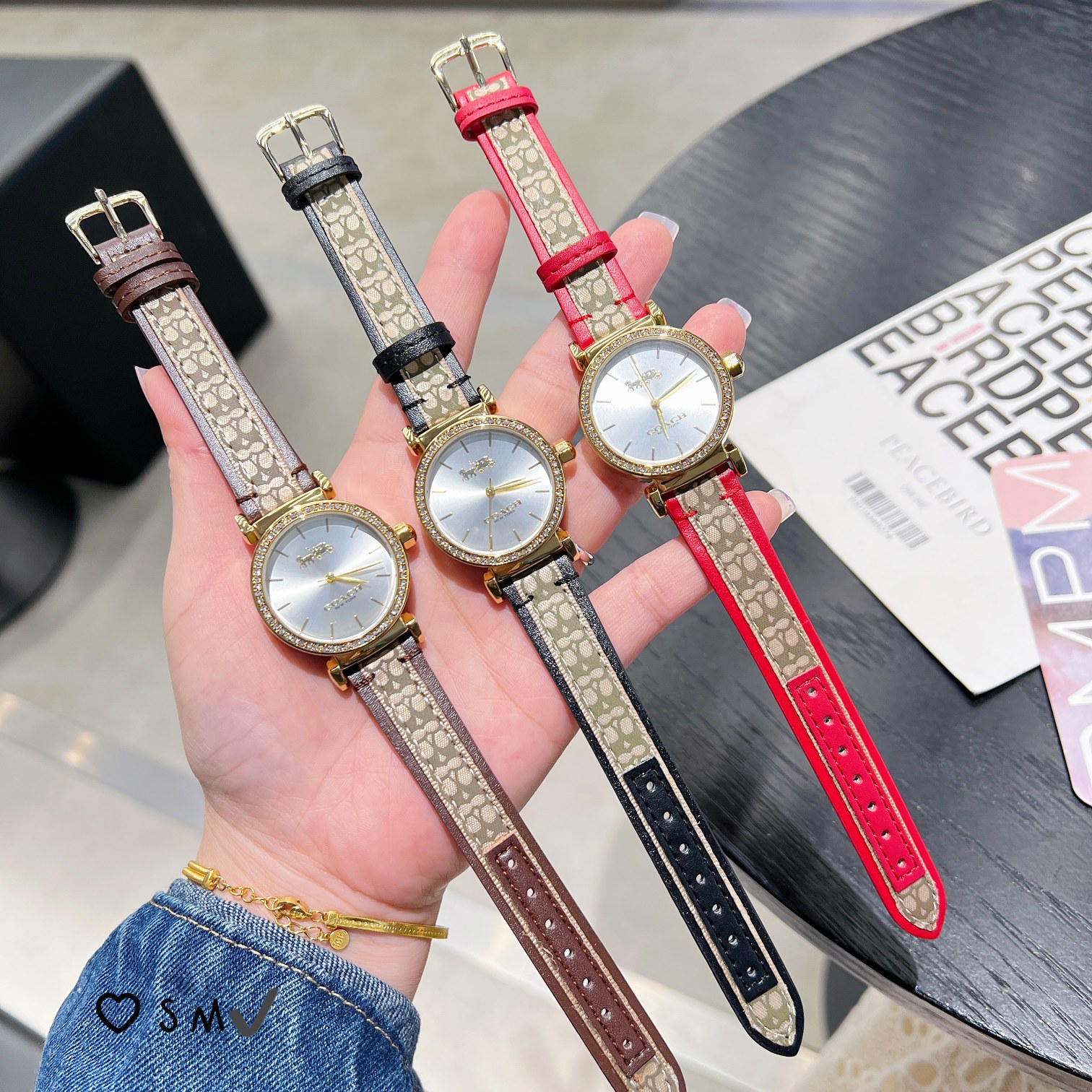 ?? 75
COACH Madison collection women 's diamond strap!
The actual item is really top-notch ~!! I have no friends... The movements are all MOVADO! Perfect polishing effect, very Cartier style; 32mm in size, surrounded by Swarovski crystals ~ ~ Whether you'