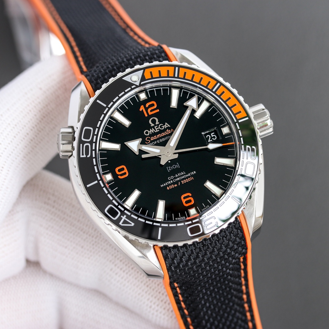 PZ Factory, independent jump needle, individual hour adjustment, original same as the original, Ocean universe 600 meters! Equipped with the exclusive and unique self-developed 8900 movement of the original. It truly ensures that every detail is in sync w