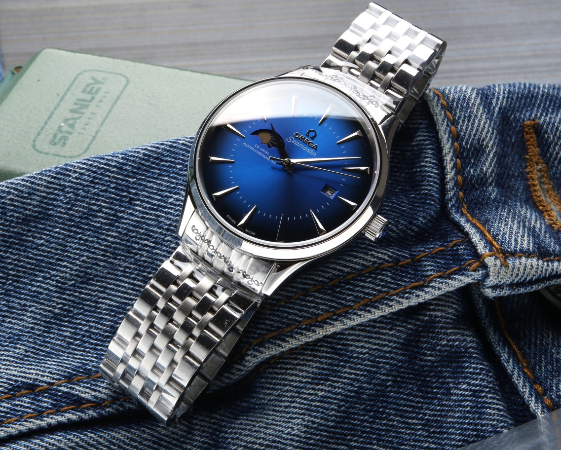 Produced by Taiwan factory: White steel P:660. Gold ?20.
(This product has been strictly tested for water pressure resistance, water resistance up to 120 meters ??)
Omega, Sun Moon Star series, original imported 8217 original movement (0 repair 0 after-sa