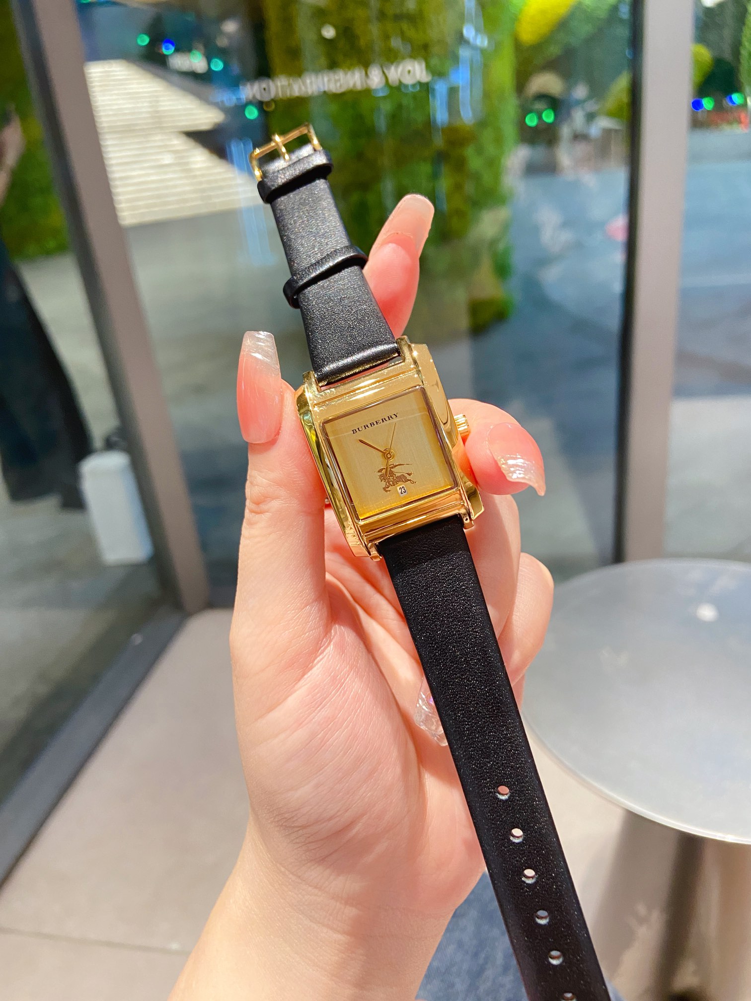 ??75 New Exclusive release ?? Burberry British style. Is a good "business card" to show ladies' taste. Wearing a watch that suits you is an important social outfit. burberry watches not only add to that person's fashion charm and temperament, but also sho