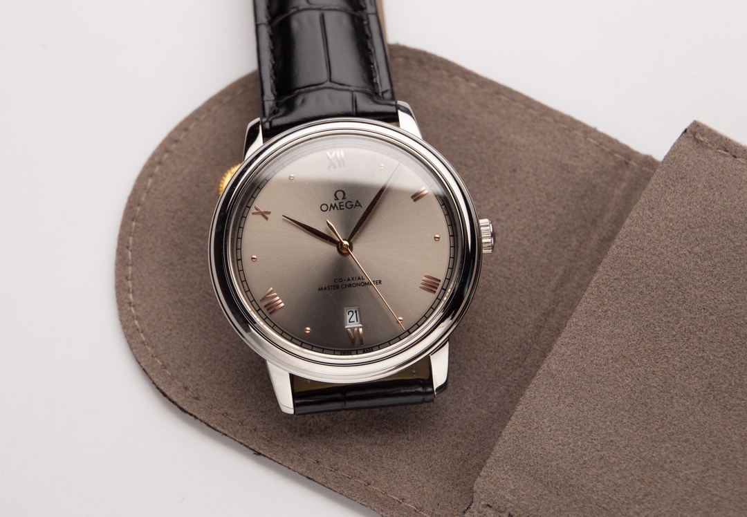 White leather: 530. Gold ?20. Steel belt ?30.
(Upgrade original lump), optional non-original lump ?30.
Omega - De Ville collection - Couple watches! Genuine mold, ?? The dial is in the same sunburst pattern as the genuine, curved hour ding ?? glass upgrad