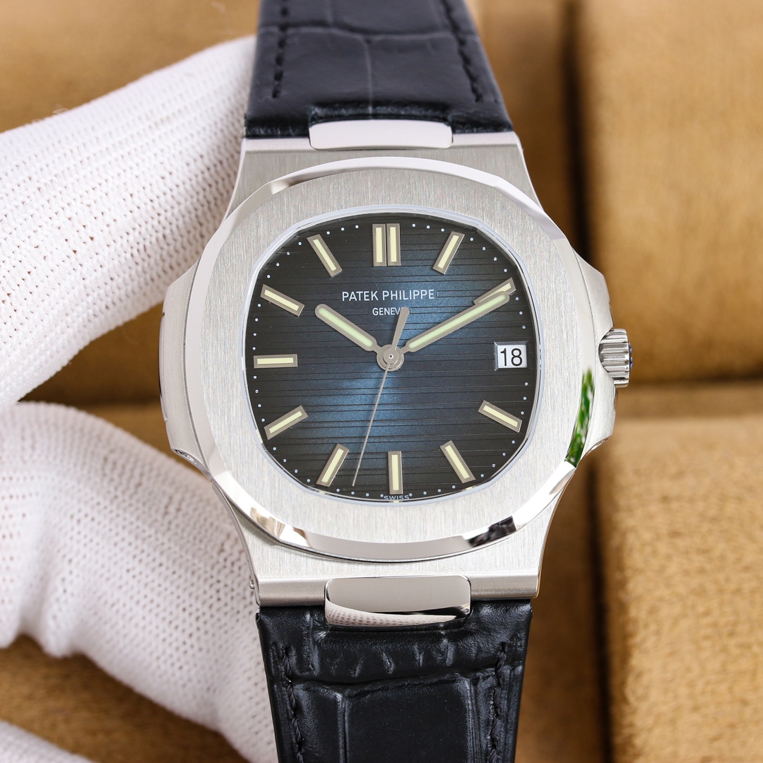 - White case 1150 Gold 1200
3K specimen, the strongest upgraded version, the Taiwan version of PateK Nautilus launches upgraded original machine noise-free engraved version. Detailed upgrade interpretation :1. All the characters on the upgraded movement a
