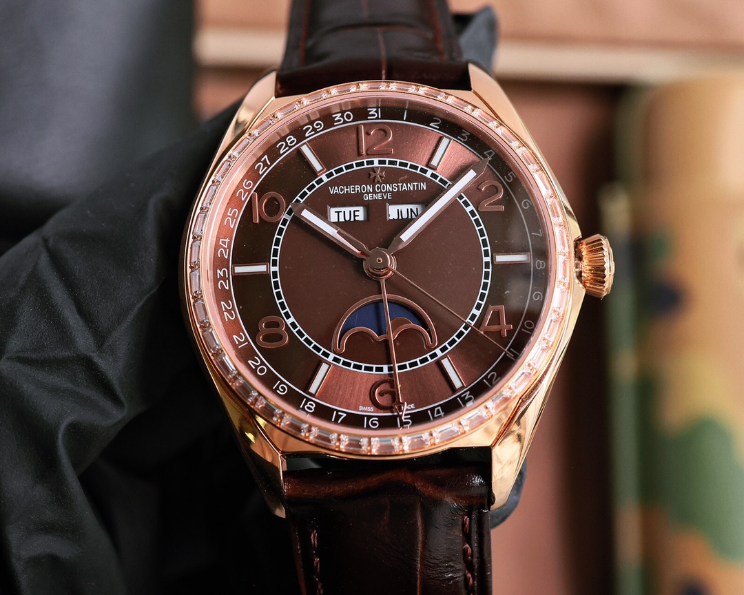 TW masterpiece - [VC Vacheron Constantin Fifty-SIX type - FIFTYSIX Full Calendar Series] watch
[Model] 4000E/000A-B548/B439/B438/B065
[Case] Dimensions: 40mm??12.8mm, truly in sync with the original. The screw-down crown and the distinctive box-shaped sap