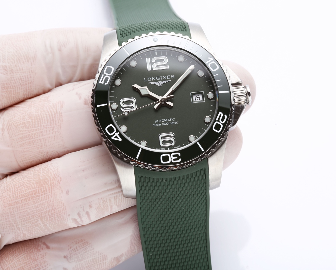 P: 900.
[One watch, one card, three codes in one] TW Longines Conquest, the king of the water, glory arrives. Cut through the waves and forge ahead. Produced by TW, it must be a masterpiece.
[Case] The watch measures 41X12mm. The 316L stainless steel case