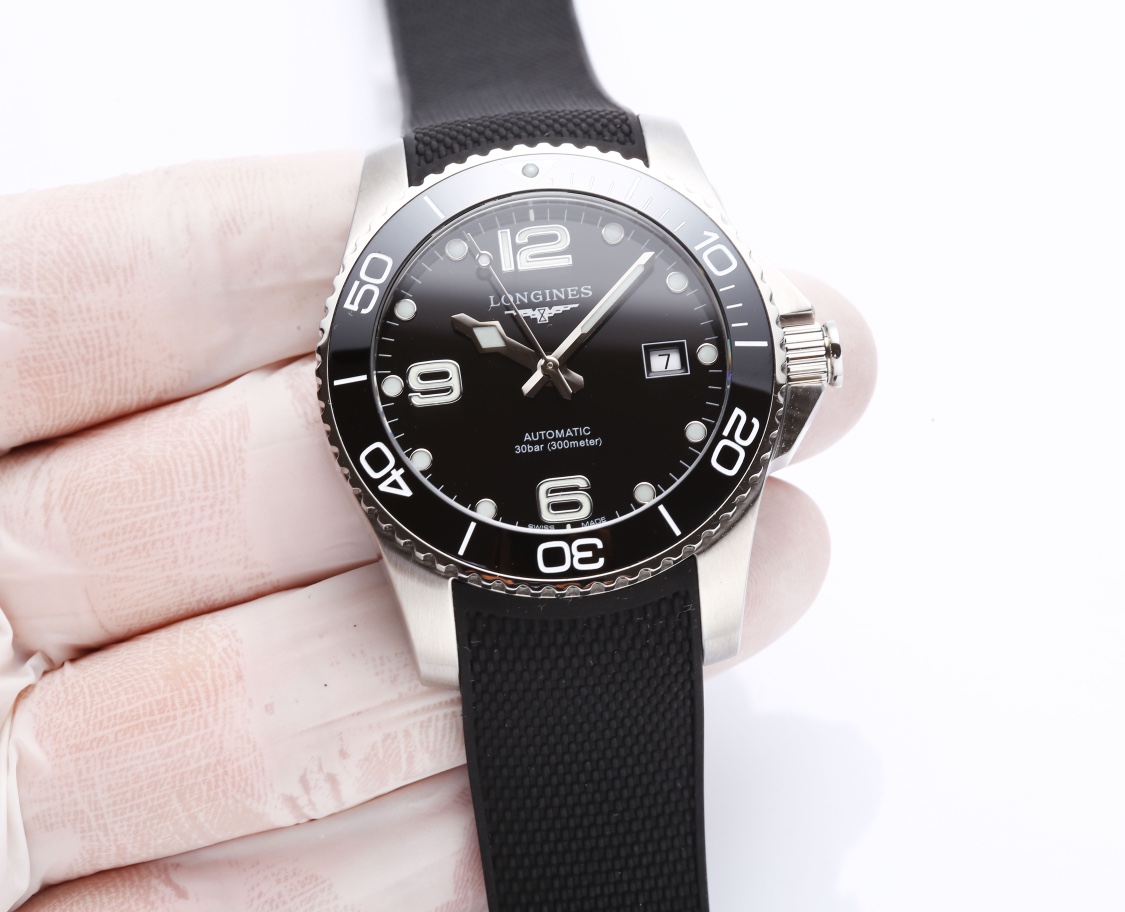 P: 900
[One watch, one card, three codes in one] TW Longines Conquest, the king of the water, glory arrives. Cut through the waves and forge ahead. Produced by TW, it must be a masterpiece.
[Case] The watch measures 41X12mm. The 316L stainless steel case 