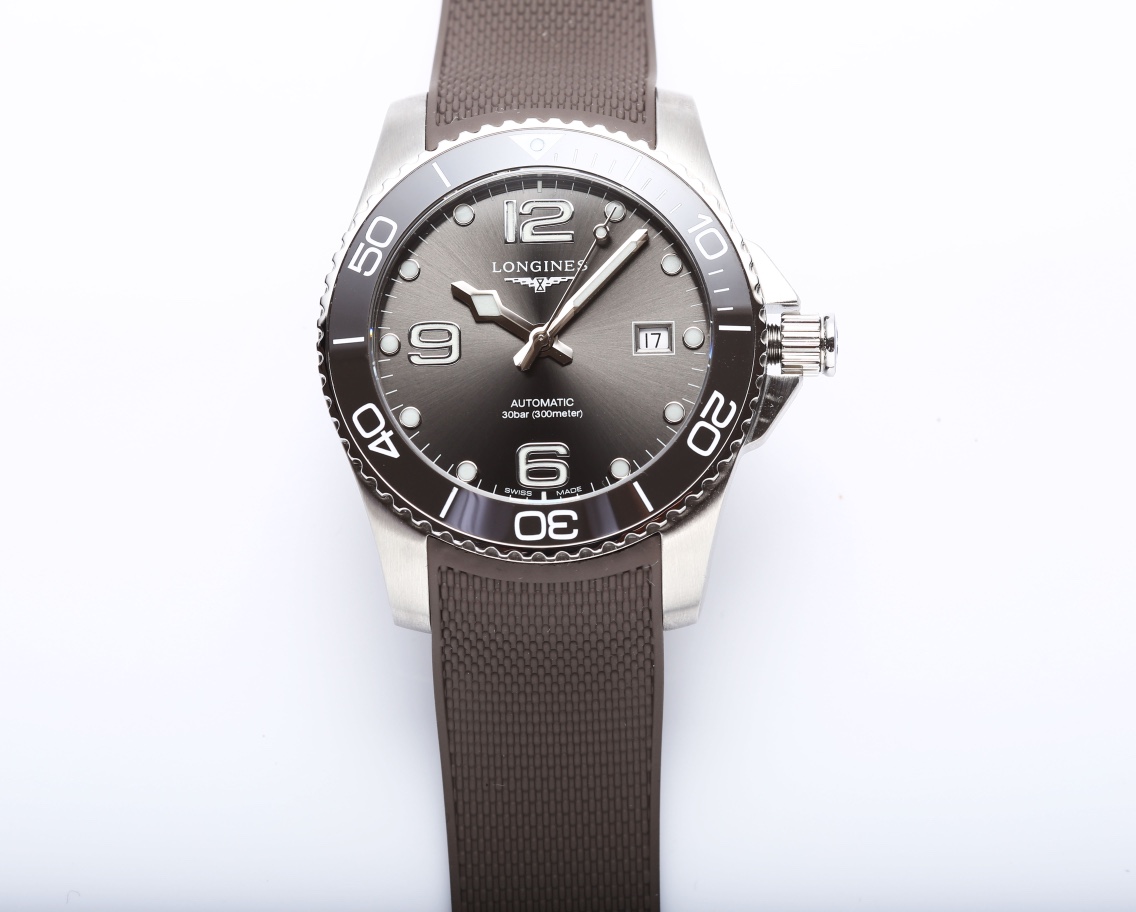 P: 900
[One watch, one card, three codes in one] TW Longines Conquest, the king of the water, glory arrives. Cut through the waves and forge ahead. Produced by TW, it must be a masterpiece.
[Case] The watch measures 41X12mm. The 316L stainless steel case 
