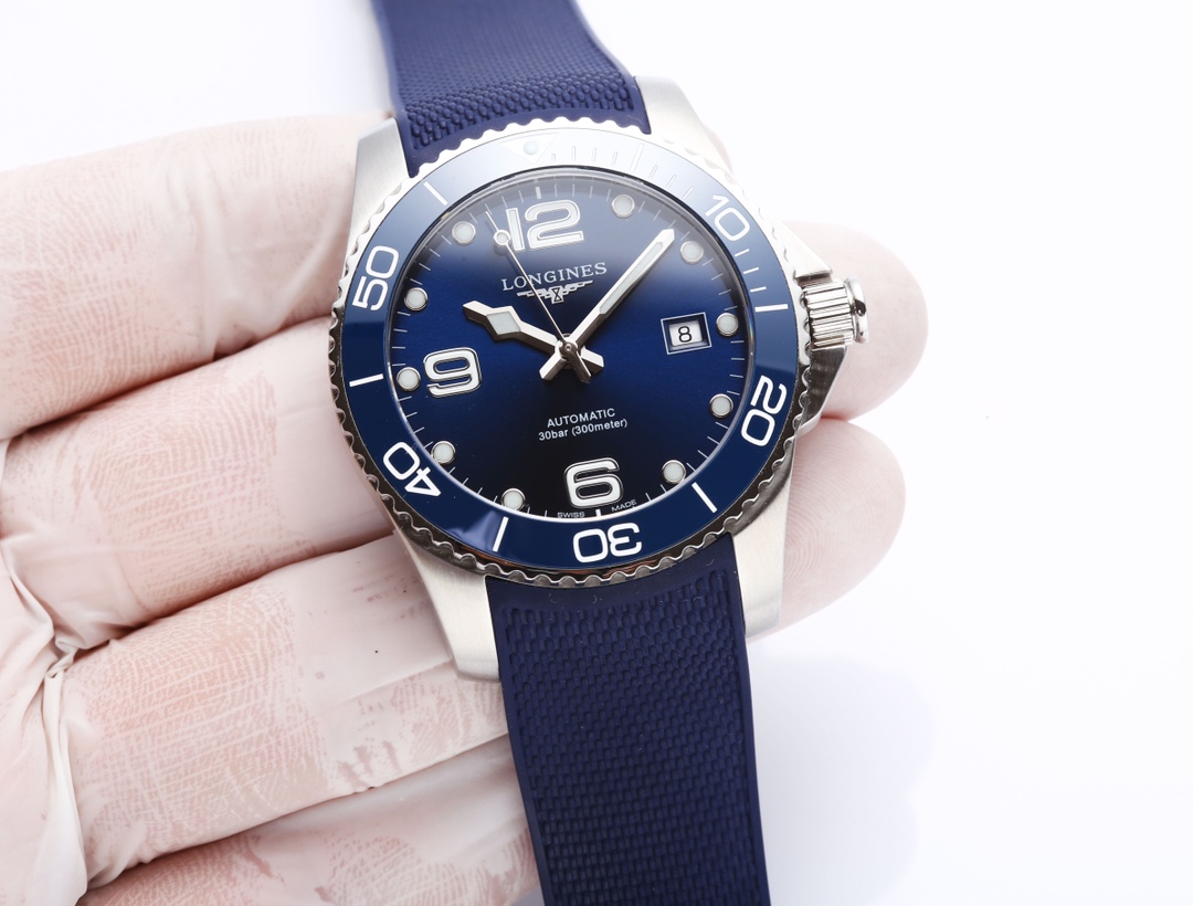 P: 900
[One watch, one card, three codes in one] TW Longines Conquest, the king of the water, glory arrives. Cut through the waves and forge ahead. Produced by TW, it must be a masterpiece.
[Case] The watch measures 41X12mm. The 316L stainless steel case 