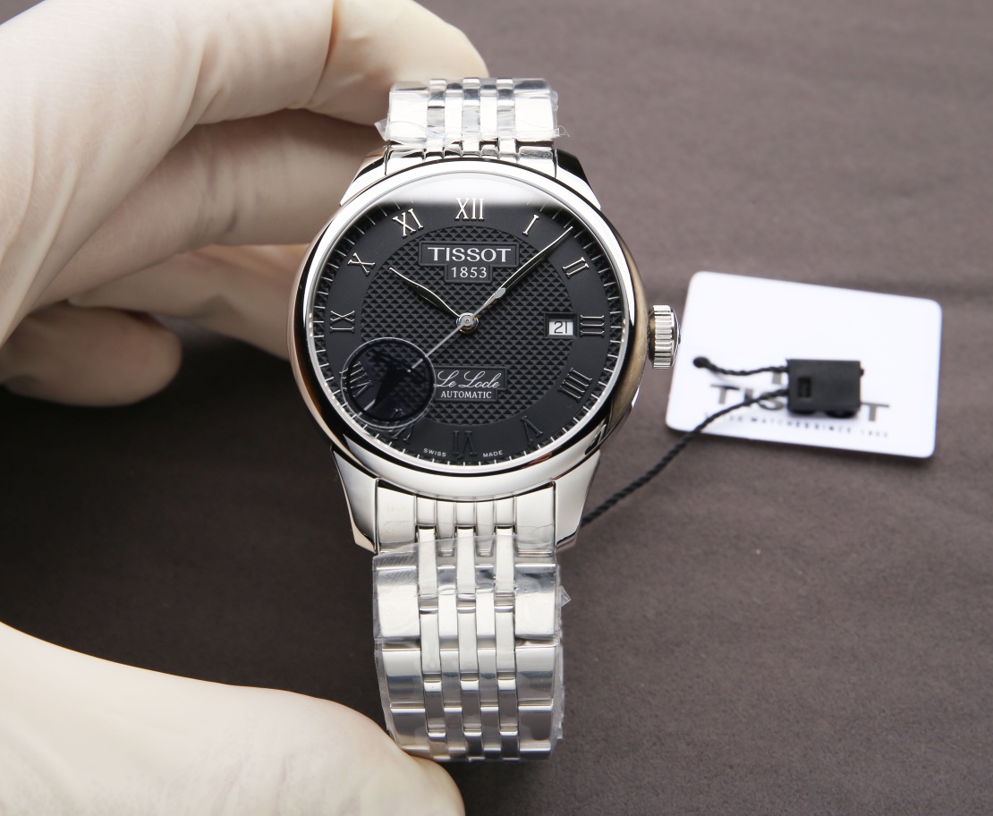 White 900. Gold ?50.
(This product is sold as a set, return and exchange must not be missing, no return and exchange if not matched, please understand!) TISSOT Le Locle couple watches of original single quality, official synchronized size: men's 39.3mm, w