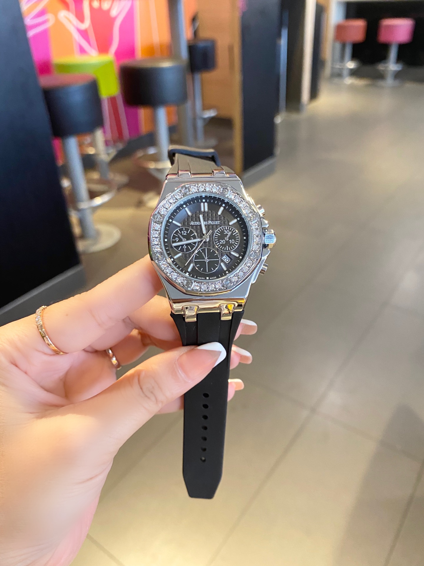 ?? 85
AP Audemars Piguet Royal Oak Limited Edition ??... A hit on Xiaohongshu that has been hyped up with an extraordinary and remarkable mineral glass dial of the same style as Prince Wen... Paired with a rubber strap... Exquisite and beautiful