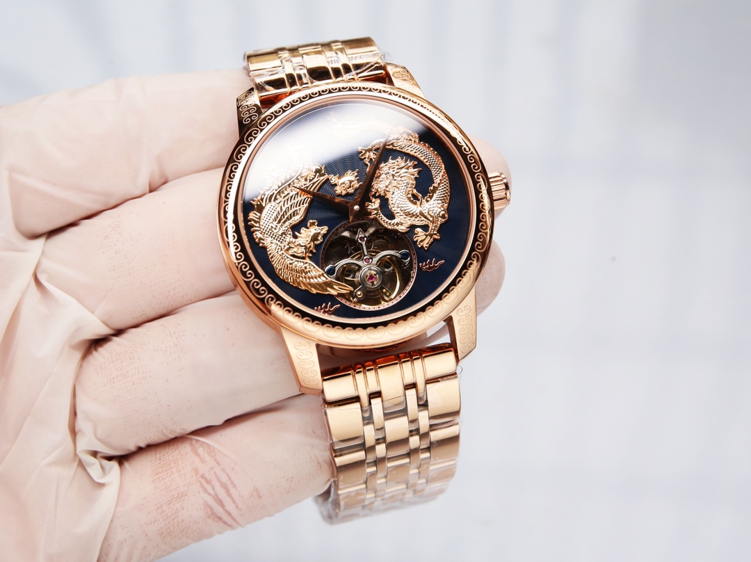 White steel: 650. Gold ?20.
The VACHERON CONSTANTIN TRADITIONNELLE limited edition tourbillon 6040T/000R is presented in the image of the dragon and phoenix, embodying the understanding of the traditional craftsmanship of the Vacheron Constantin artisans.