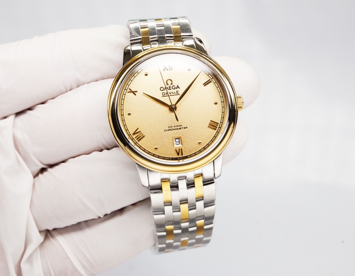 White steel 530. Gold ?20.
Omega - De Ville collection - Couple watches! Genuine mold, ?? The dial is in the same sunburst pattern as the genuine, curved hour ding ?? glass upgraded to high definition arched double sapphire glass (clearer display, scratch