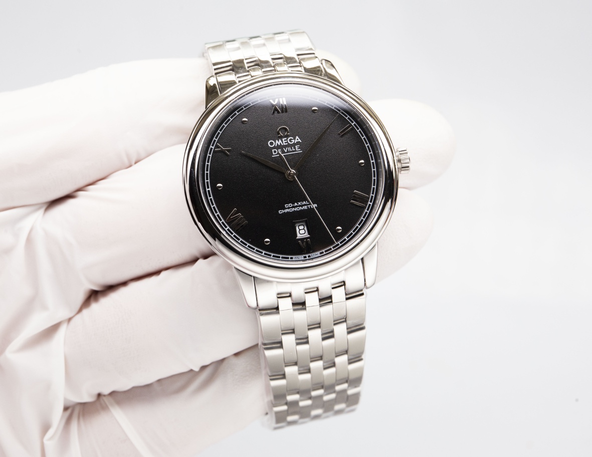 White steel 530. Gold ?20.
Omega - De Ville collection - Couple watches! Genuine mold, ?? The dial is in the same sunburst pattern as the genuine, curved hour ding ?? glass upgraded to high definition arched double sapphire glass (clearer display, scratch