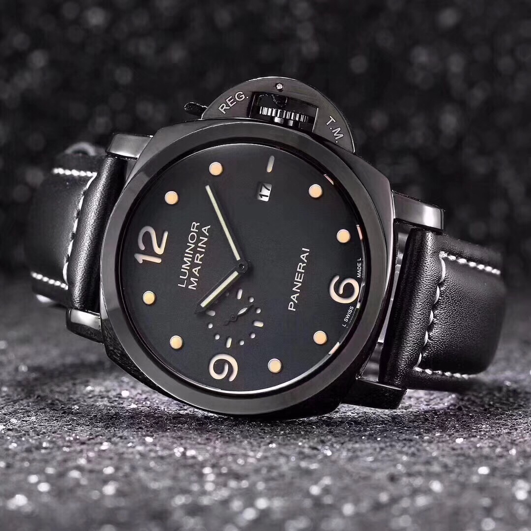 ??85 PANERAI Men 's watch ? Super luminous ?? Type: 2-hand single handle series Elegant and powerful Men' s watch Cowhide strap comfortable and breathable. Movement: Imported quartz movement Mirror: Blue mineral crystal glass. Size: 44mm in diameter. 3 WA