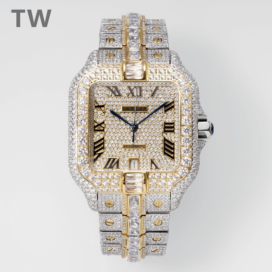 TW The new Cartier Santos Starry Sky is specially customized. The large diamond bezel is paired with the protruding cut square diamond part in the middle of the entire steel band, which is the embellishment of the entire watch. The spirit of daring to cha