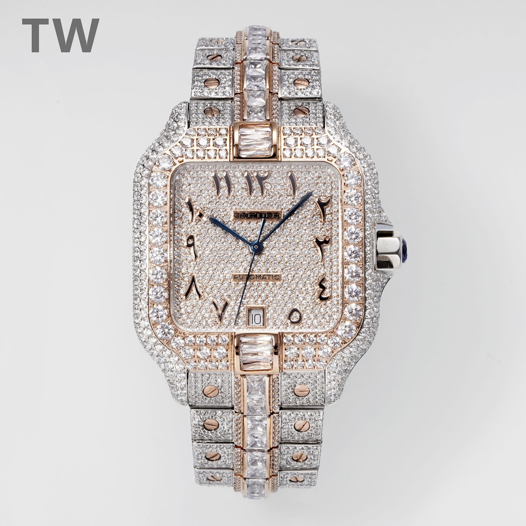TW The new Cartier Santos Starry Sky is specially customized. The large diamond bezel is paired with the protruding cut square diamond part in the middle of the entire steel band, which is the embellishment of the entire watch. The spirit of daring to cha