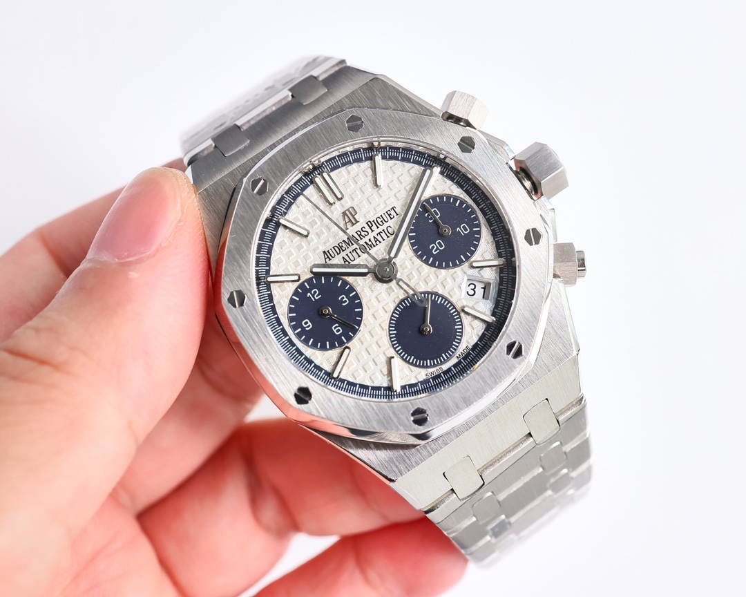 White shell 1900 Gold shell 1950
Hot Audemars piguet Royal Oak Series 26715 BC.zz.1356BC.01. 38mm size 1:1
Current TOP mechanical movement version ?? GENUINE IS mechanical! Mechanical! Don't waste money on a quartz!
AP Royal Oak Chronograph watches, genui