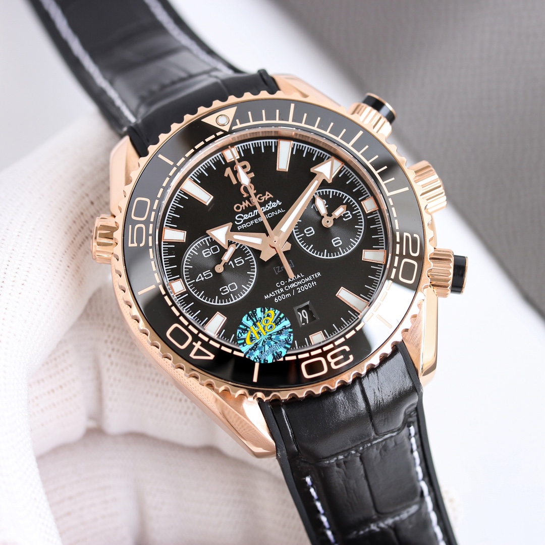 Tape 1400 Steel band 1500
The new Omega Seamaster ? Ocean Universe 600m Chronograph ? men ? is the ? tallest ? version of the chronograph currently available on the market
1: The case is ? brushed ? with a fine, white and shiny finish. The beveled surface