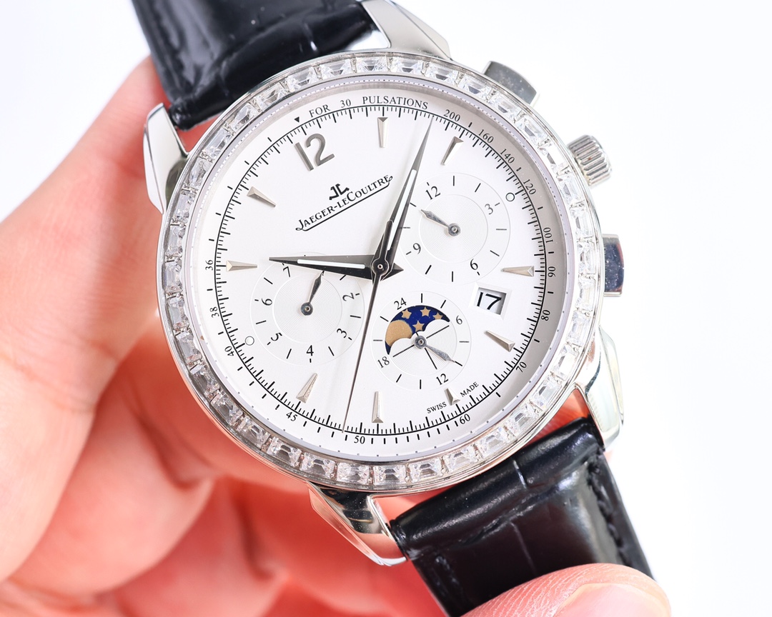 White shell 1600 Gold shell 1650
Jaeger-lecoultre has launched the Jaeger-lecoultre Master 1538420 series of watches. The Factory hired watchmakers to restore the original watchmaking characteristics in a slightly different way through countless tests ove
