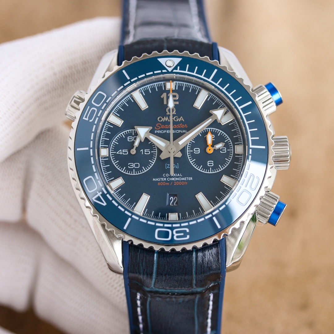 By TW (White 1300 Gold 1350 steel band ?100)
TW Factory Omega New Seamaster collection Seamaster 600m five-hand Mechanical 600M Chronograph men's watch the current highest version chronograph on the market ???HO1
1: The case is fine, white, shiny, beveled