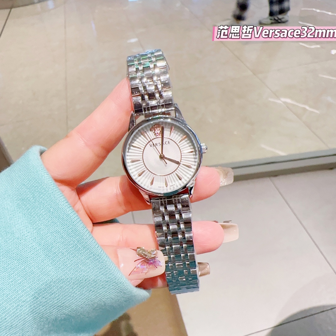 ?? 85
New Versace models
The Versace Ecomm Lady collection has a 32mm diameter. The exquisite and elegant world of time, simple yet magnificent charm will not be buried by time. Solid steel strap with butterfly clasp/calfskin
