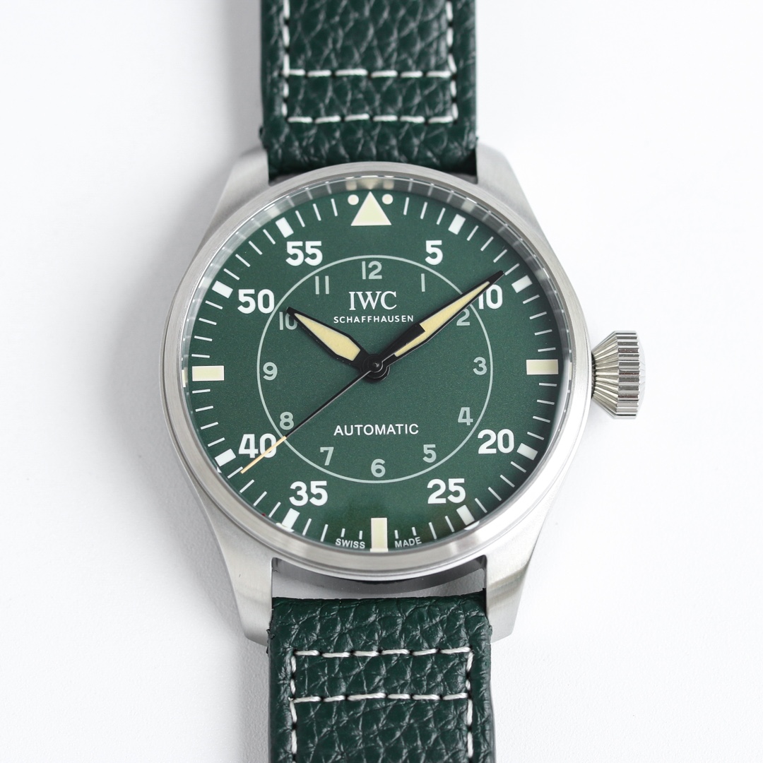 SJ produces white titanium 1300 Bronze 1400
IWC Air Overlord ??IL1 Big Pilot collection. 43mm wild and masculine design, with an air of dominance. Delicate and gentle craftsmanship, perfect. The two complement each other -- the combination of strength and