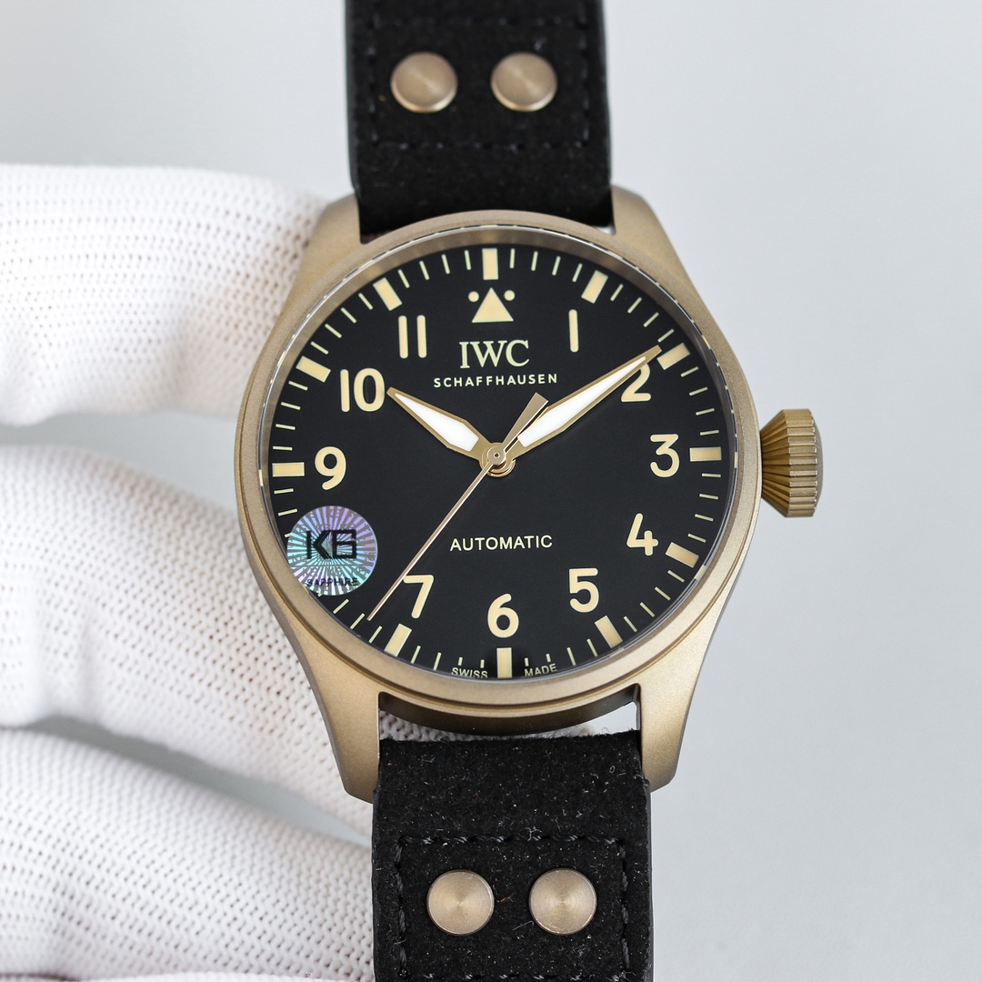White case 1300 Bronze 1400
IWC Air Overlord Big Pilot collection. The 43mm wild and masculine design exudes an air of dominance. Delicate and gentle craftsmanship, perfect. The two complement each other -- the combination of strength and softness, the ro