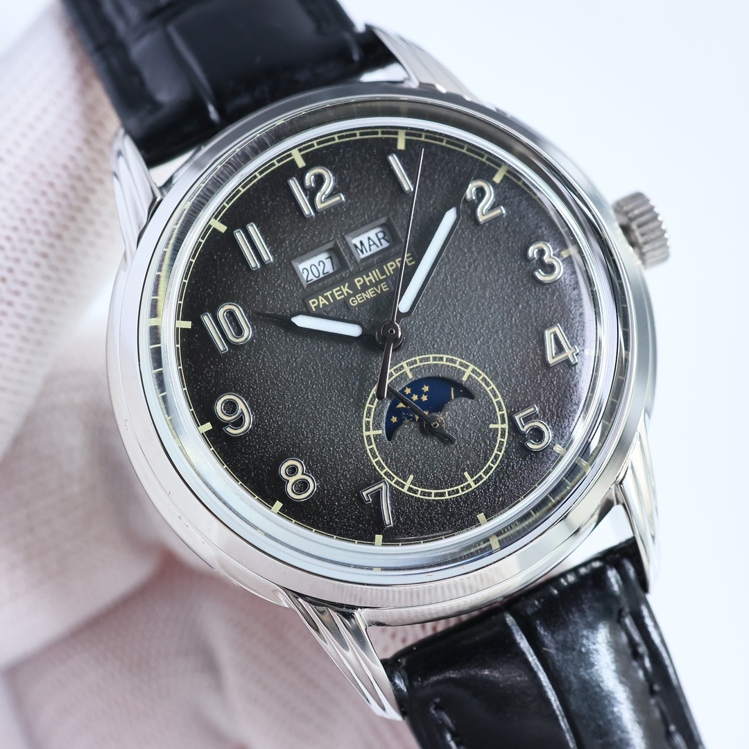 SJ 1450
The PP Patek Philippe 5320G-001 ??GV1 Super complication chronograph features a 40mm diameter one-piece stamped double-layer stainless steel case that pays tribute to the classic design language. The cream-colored dial creates a retro atmosphere, 