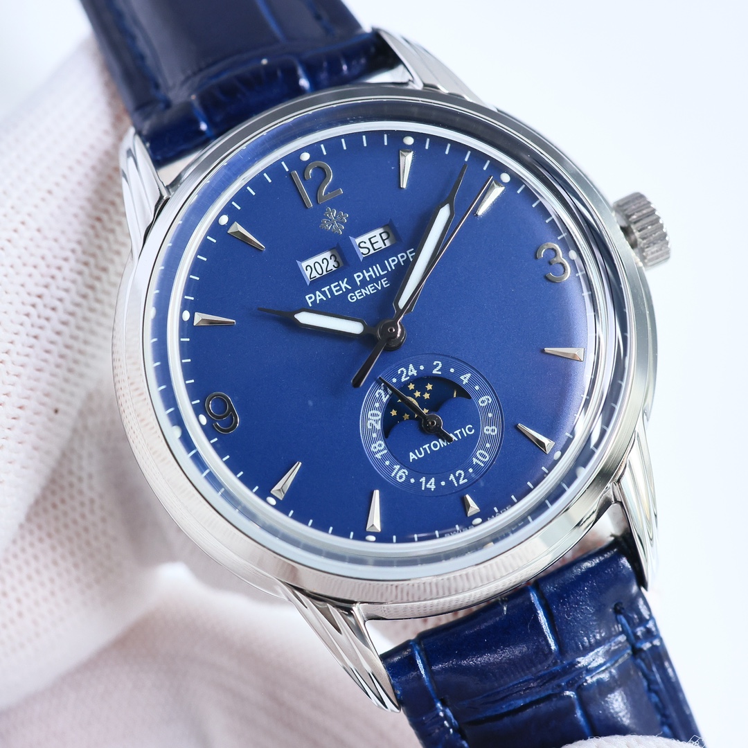 SJ 1450
The PP Patek Philippe 5320G-001 ??GV1 Super complication chronograph features a 40mm diameter one-piece stamped double-layer stainless steel case that pays tribute to the classic design language. The cream-colored dial creates a retro atmosphere, 