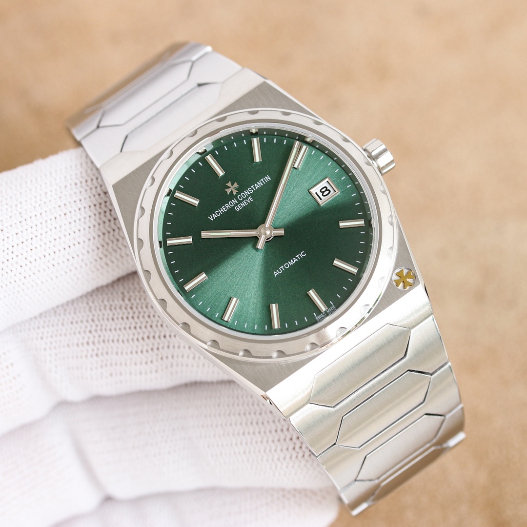 Uniform 2400
Retro and stylish, and highly sought after by many stars - Vacheron Constantin reintroduces the iconic luxury sport watches from its historical masterpieces collection to mark the brand's 222nd anniversary.
Case: 37MM X8MM. The barrel-shaped 