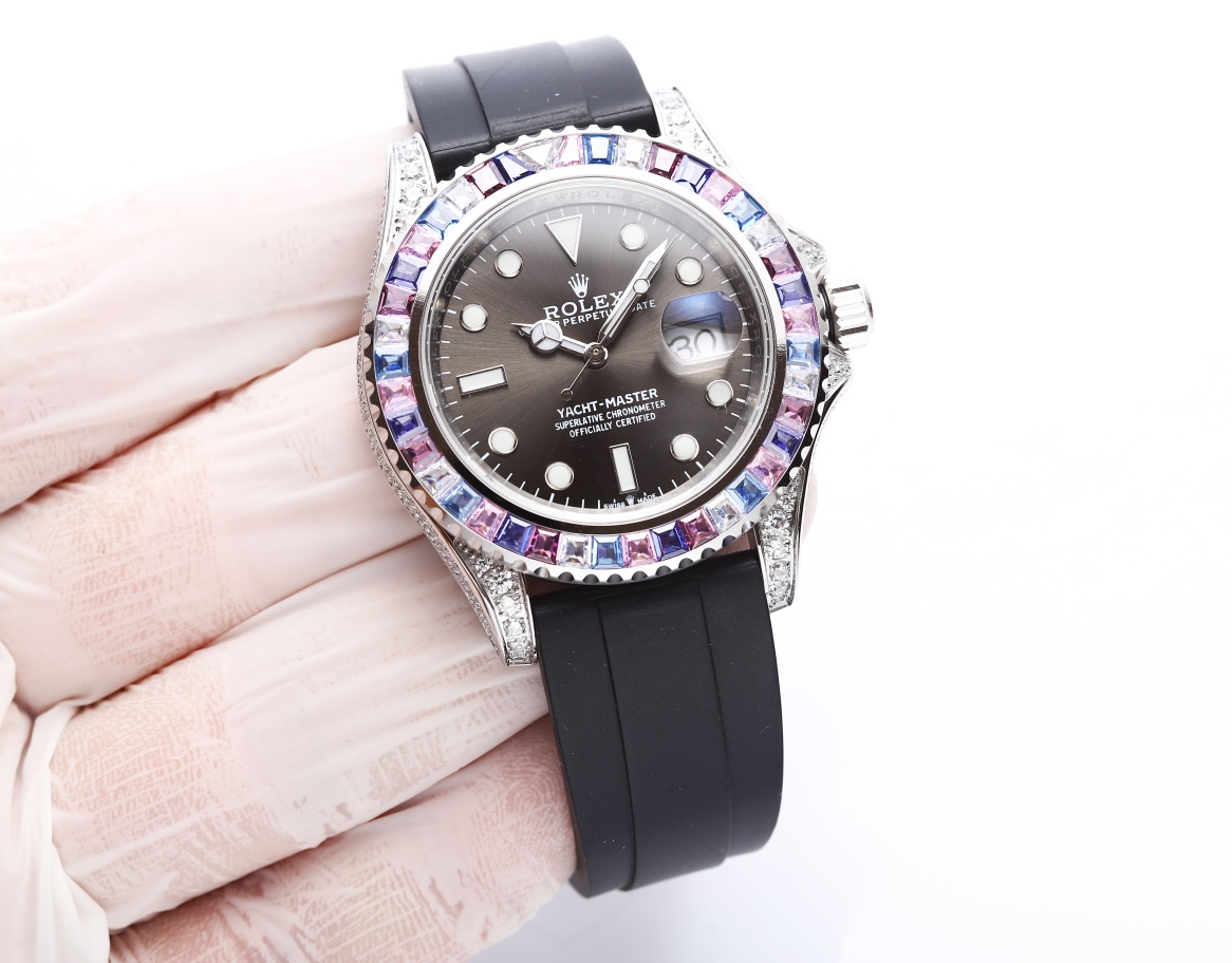 P: 1600
???? Rolex Global limited Edition gemstone Yacht-Master, aesthetically postponed the limits, in this watch you can combine your love for jewelry and Swiss watches. The bezel, case and clasp are all set with Swarovski diamonds! A walking work of ar
