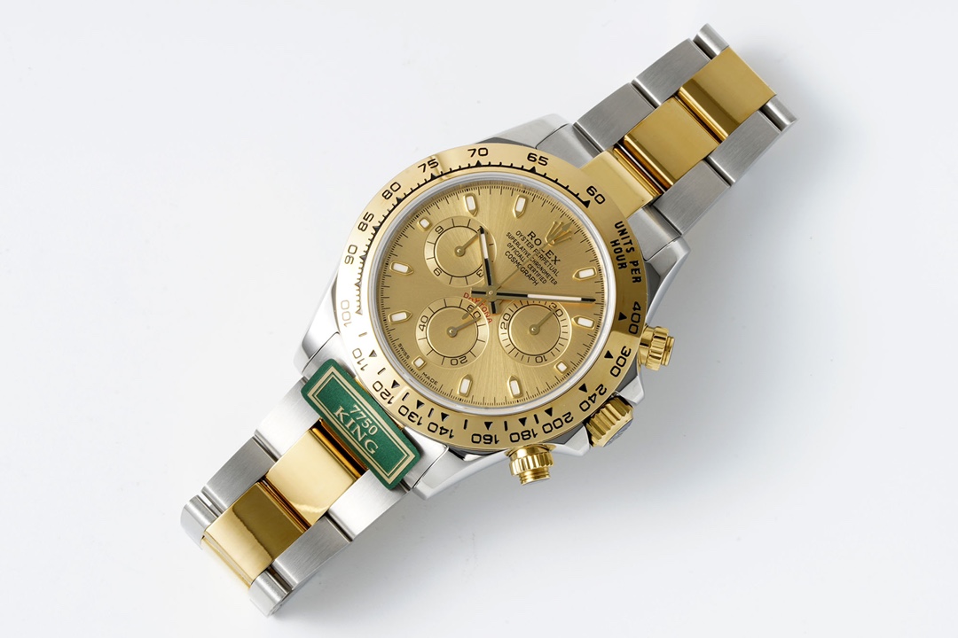 King factory Rolex Daytona
Original mold replication, ultimate thickness 12.4mm, Dandong 7750 movement, stable performance, no functional cuts.
The highlights are as follows:
1. The dial is developed with reference to the original. The edges of the hour m