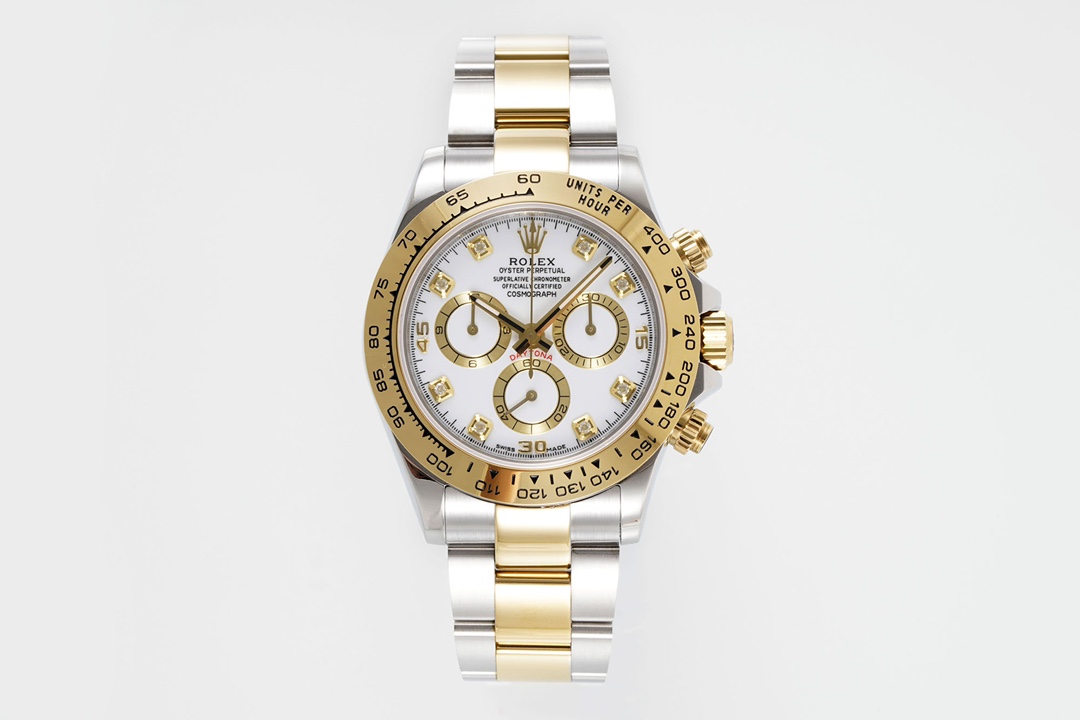 King factory Rolex Daytona
Original mold replication, ultimate thickness 12.4mm, Dandong 7750 movement, stable performance, no functional cuts.
The highlights are as follows:
1. The dial is developed with reference to the original. The edges of the hour m