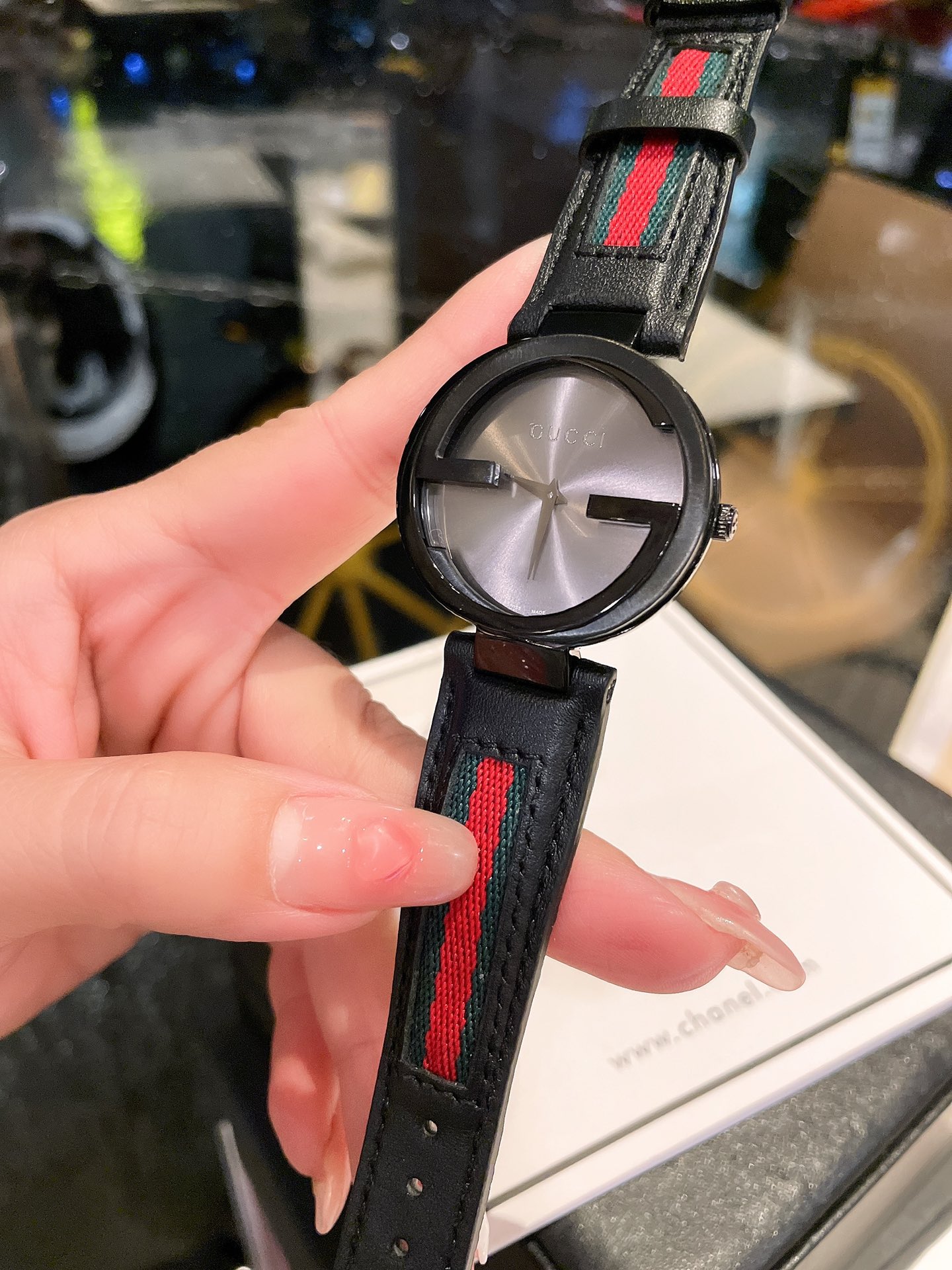 "?? White case 300, gold/black/Coffee 320?? original quality, trustworthy" "Gucci Double G" Gucci Italian palace fashion brand - the most distinctive feature of this watch is the case design, the re-superposition of the Gucci" Double G"logo, unique and ex