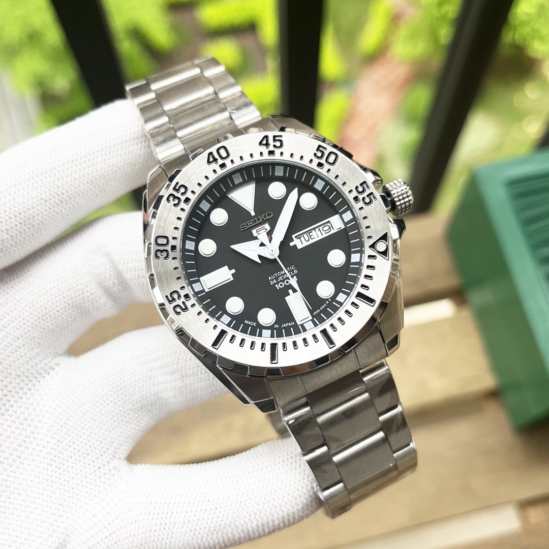 580
Brand:
SEIKO -SEIKO's latest compass mechanical watch, super luminous!! With the original 7S36 automatic Seiko imported mechanical movement, the dial is elegant and novel. The 316 stainless steel case is upgraded with sapphire glass and water-resistan