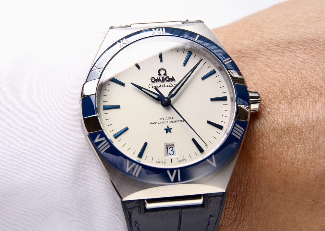 P: 1100.
OMEGA Starlight Eternal Constellation Fifth Generation Constellation collection! A new 41MM original size watch! ??OM68
1 Upgraded bezel, original polished imported ceramic bezel, scale with white gold electroplating, durable;
2 ? Half-moon-shape