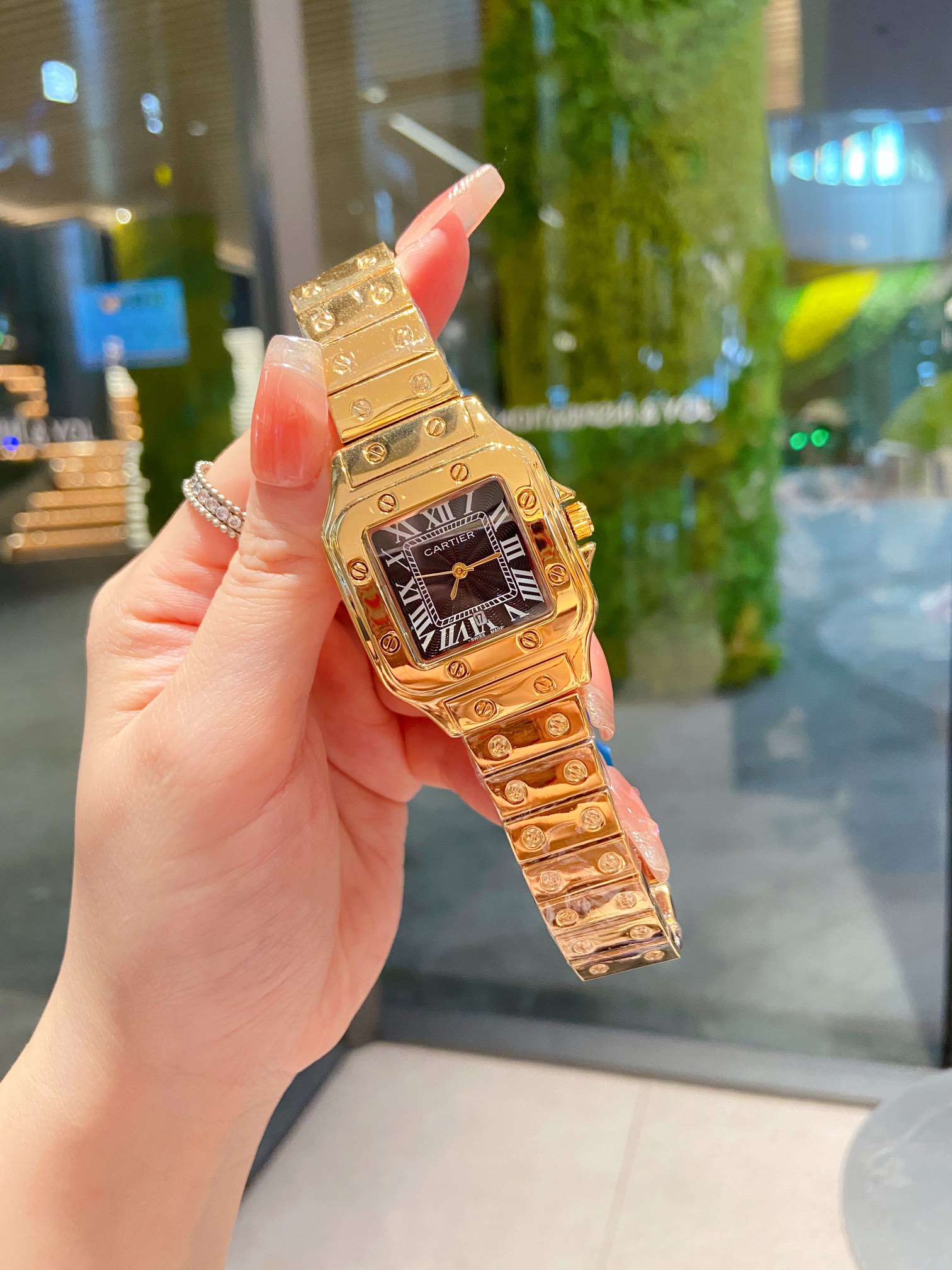 ??90SantosdeCartier GLbee watch, Cartier screw steel watch, imported quartz movement, brushed stainless steel case, sunsun-style brushed dial, Roman numeral hour markers, tempered blue hands, durable crystal, brushed stainless steel bracelet with three-di