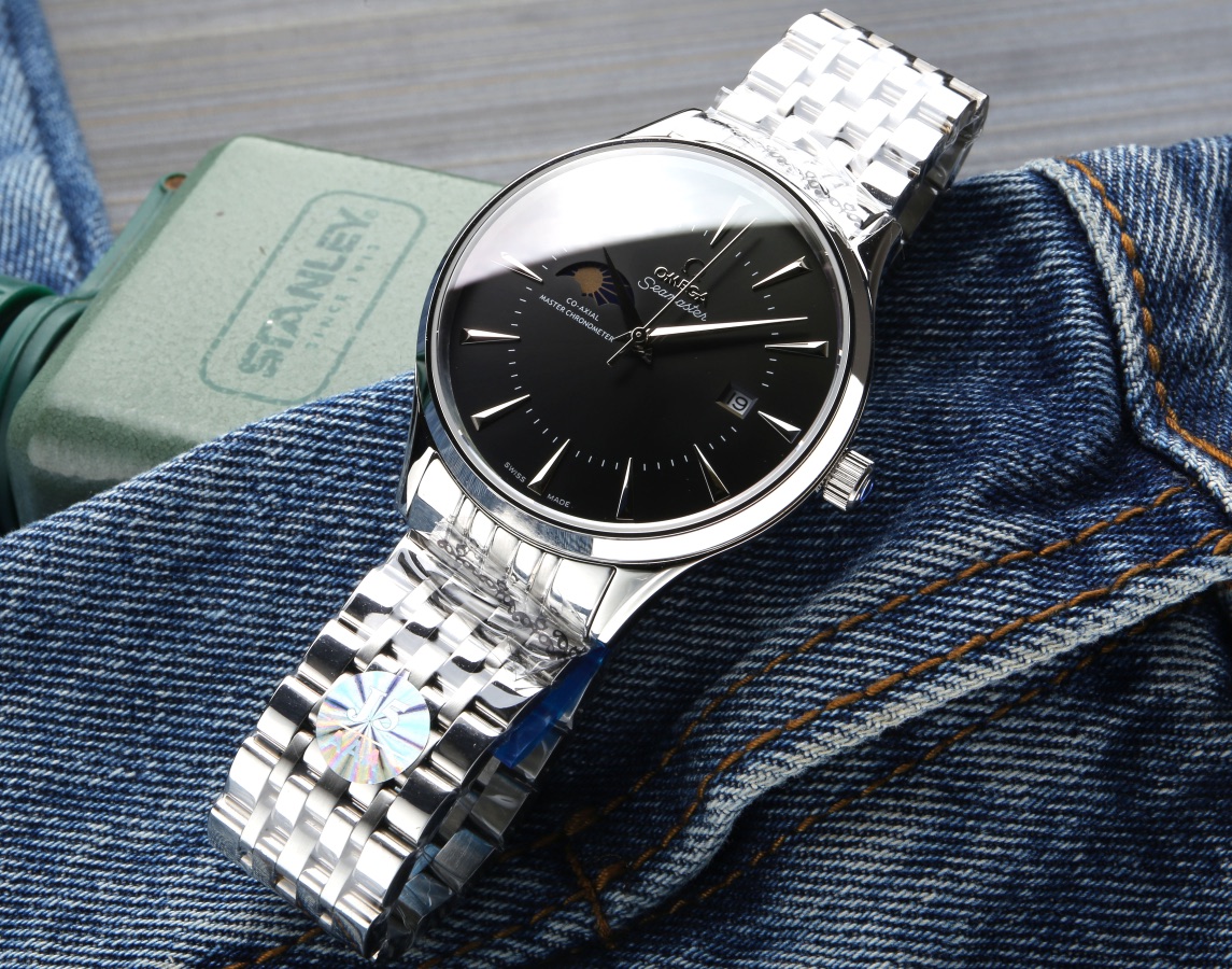 Produced by Taiwan factory: White steel P:660. Gold ?20.
(This product has been strictly tested for water pressure resistance, water resistance up to 120 meters ??)
Omega, Sun Moon Star series, original imported 8217 original movement (0 repair 0 after-sa