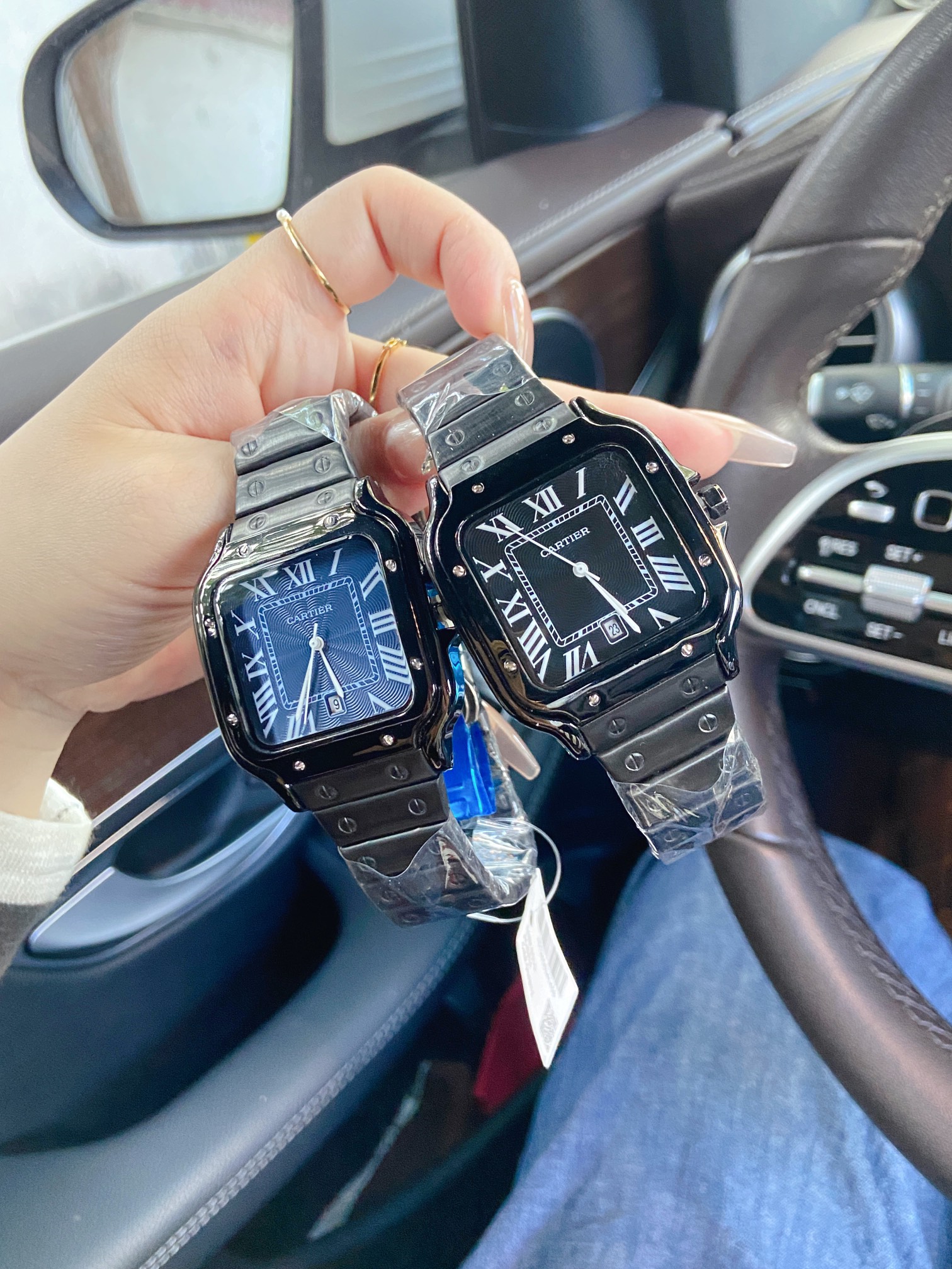 ??90 Cartier Santos Quartz Collection Men's 100th Anniversary Edition is now available. 51X41.3mm in size, it's a must-have or collectible for men to look for every detail of the unique French design style without losing the classic style. Butterfly clasp