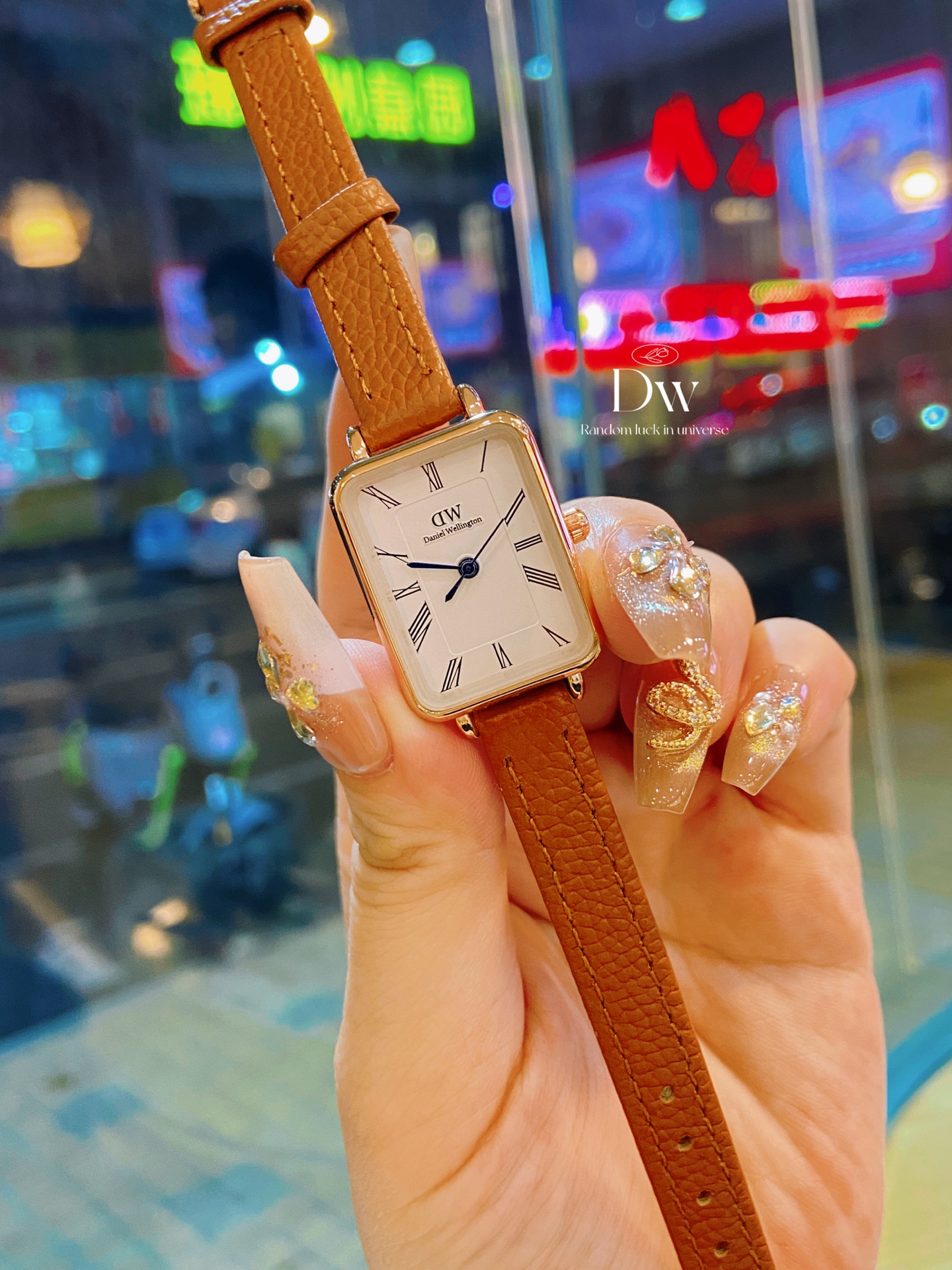 ??90 rose gold
DW seeding Xiaohongshu bestseller ~ ~
New style recommendation DW new style, dial 20mm??26mm ~ ~ Quartz watch! Dial thickness 6mm slim! In collaboration with international model Kendall Jenner, #DWClassicPetite# showcases an elegant and ver