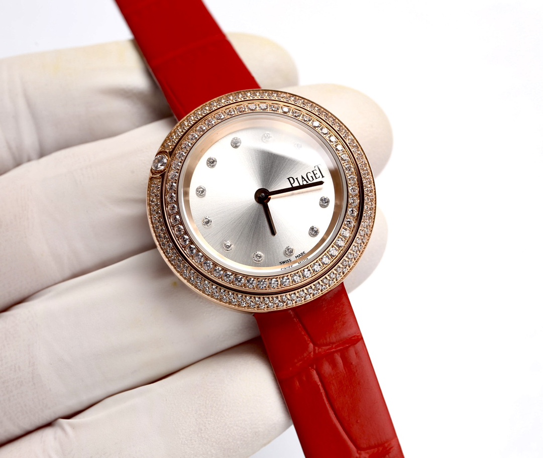 White three-row Diamond 520. Rose ?20.
PIAGET Timepiece quartz for women, from the Possession collection timepiece, sincerely recommended, the most charming masterpiece with Swiss quartz movement, crystal glass, bezel that can rotate 360 degrees, bringing