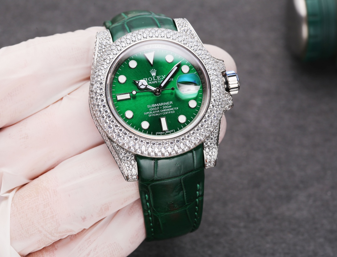 P: 2100.
???? Top player Poison treasure, she 's extremely luxurious, new height - a perfect reproduction of the most expensive Rolex Starry sky watch ever - Submariner Diamond-Encrusted special Edition! A walking work of art, a symbol of the ultimate lux