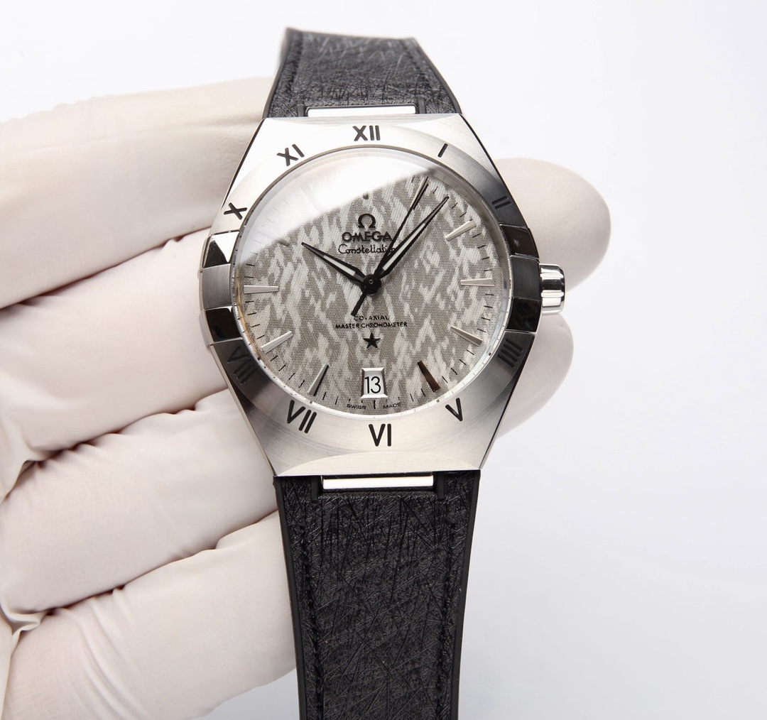 P: 1100.
OMEGA Starlight Eternal Constellation Fifth Generation Constellation collection! A new 41MM original size watch! ??OM68
1 Upgraded bezel, original polished imported ceramic bezel, scale with white gold electroplating, durable;
2 ? Half-moon-shape