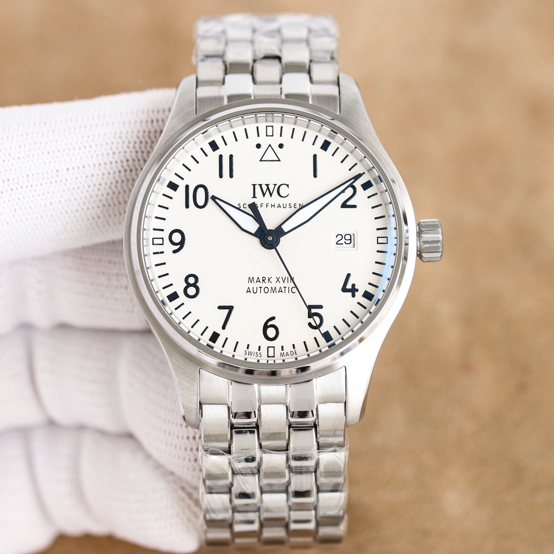 9015 Uniform 1350
2892 Uniform 1500
Hard goods first release, market exclusive! IW327015, 316L stainless steel, extraordinary craftsmanship, make small factories back off! Iwc Pilot Mark 18 Heritage watch, with 9015 2892 movement, 40mm diameter, all-digit