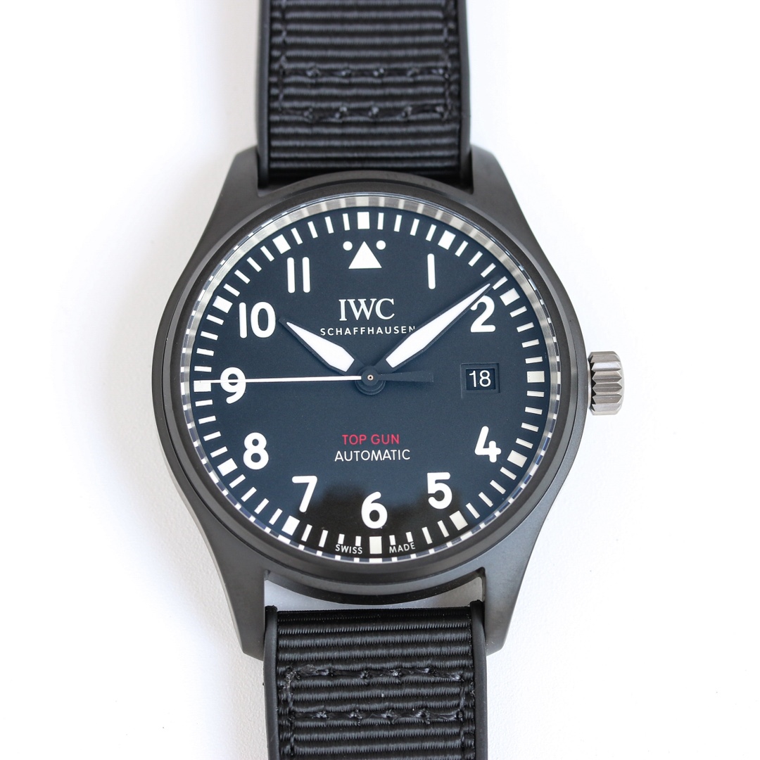 IWC Pilot collection uses the latest precision AI fuel injection technology, OR9
Finally, a small amount of zero-color IWC black has been tested
___ (The only black with the purple temperature removed in the entire field)
The "Mad Dash" battle kicks off t