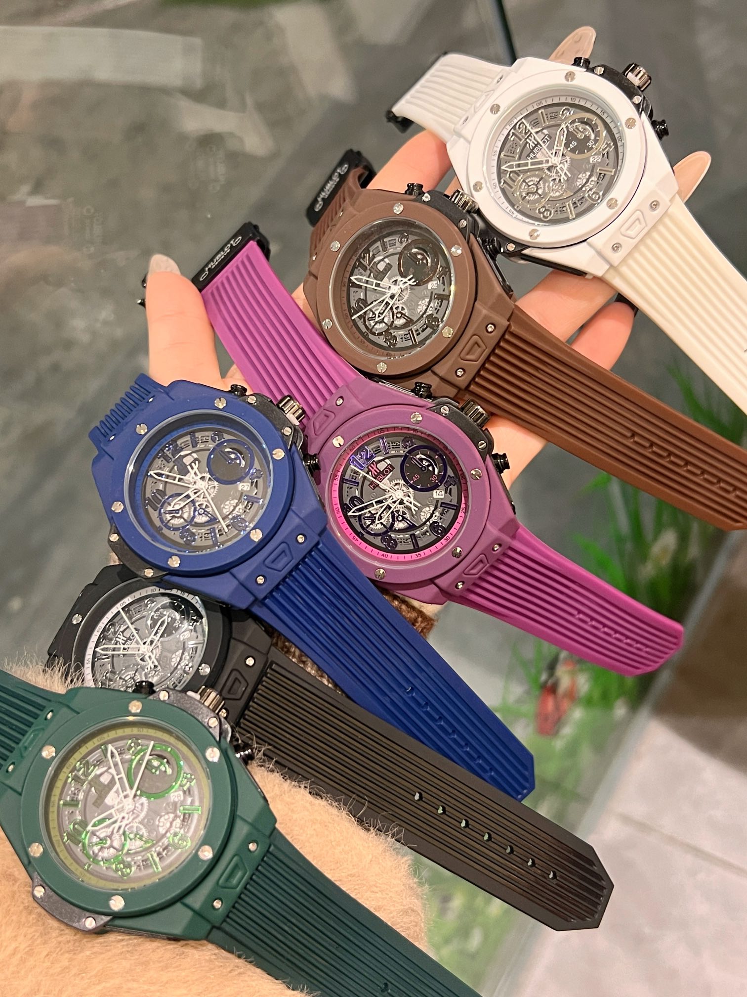 ?? 95
Hengbao, the perfect combination of luxury and refinement!
Every line of it exudes elegance ?? every detail showcases exquisite craftsmanship.
Whether for business or leisure, it adds endless charm to you ??.