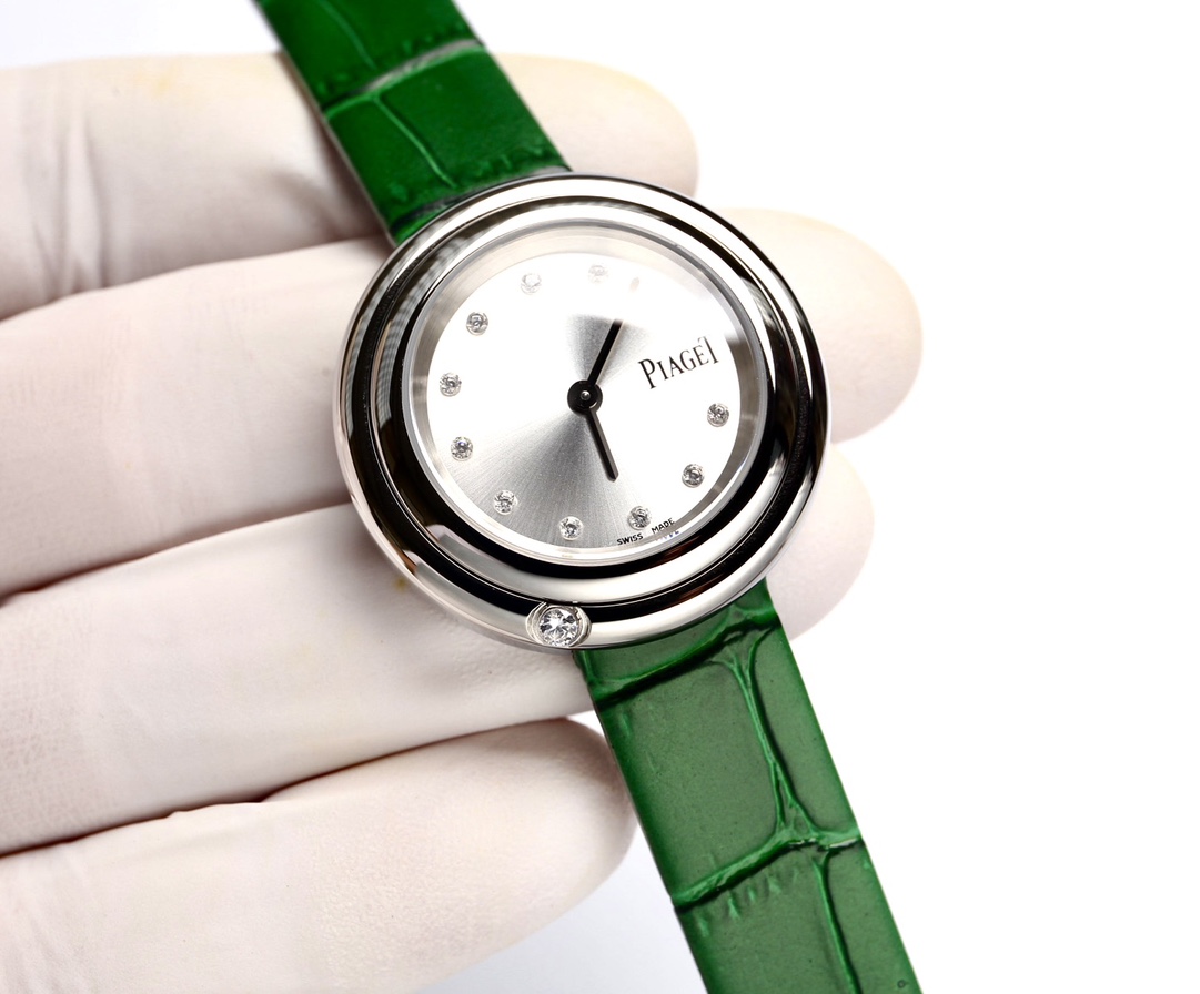 White 440. Rose ?20.
PIAGET Timepiece quartz for women, from the Possession collection timepiece, sincerely recommended, the most charming masterpiece with Swiss quartz movement, crystal glass, bezel that can rotate 360 degrees, bringing different good mo